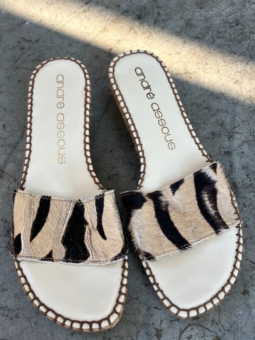André Assous Zebra Print Calf Hair Espadrille Kitten Wedge Sandals Womens Size 8